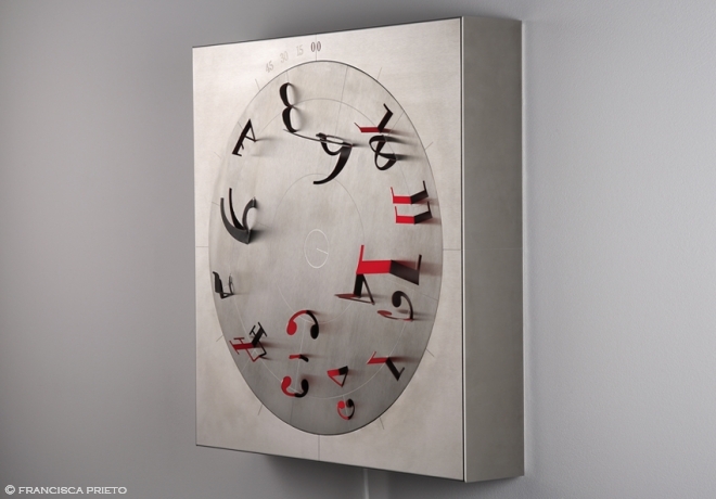 İlginç Anti- clock wise wall clock                  Tasarımcı : Francisca Prieto